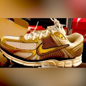 Nike Zoom Vomero Gold